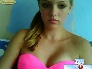 Hot Pink Bra Use Webcam To Show Her Boobs